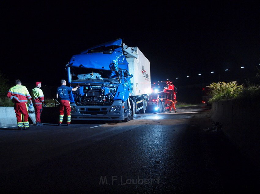 Einsatz BF Koeln PEINGEKLEMMT in Leverkusen P320.JPG